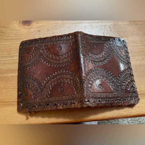 Hand crafted tooled mens leather design bifold wallet laced stitching around it. - Picture 3 of 10